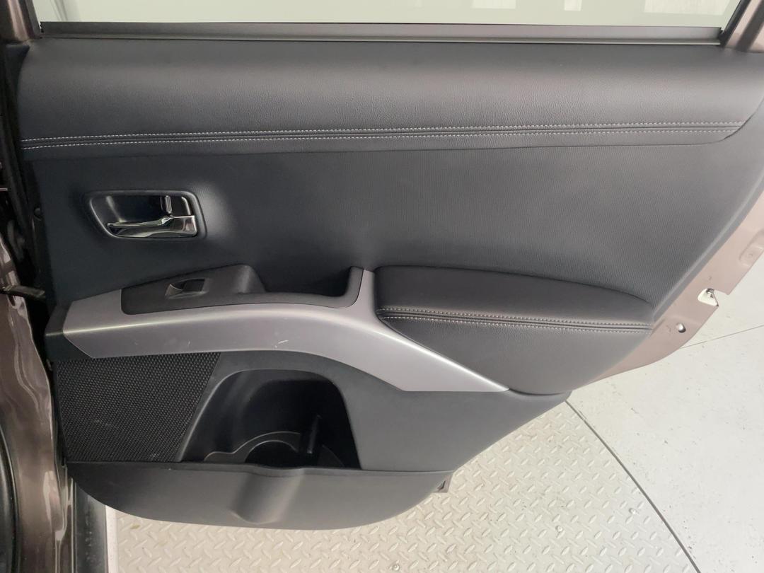 Photo '19' of Mitsubishi Outlander