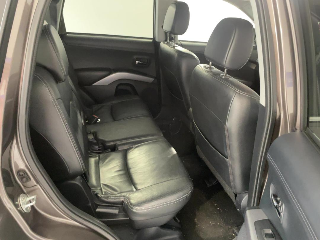 Photo '20' of Mitsubishi Outlander