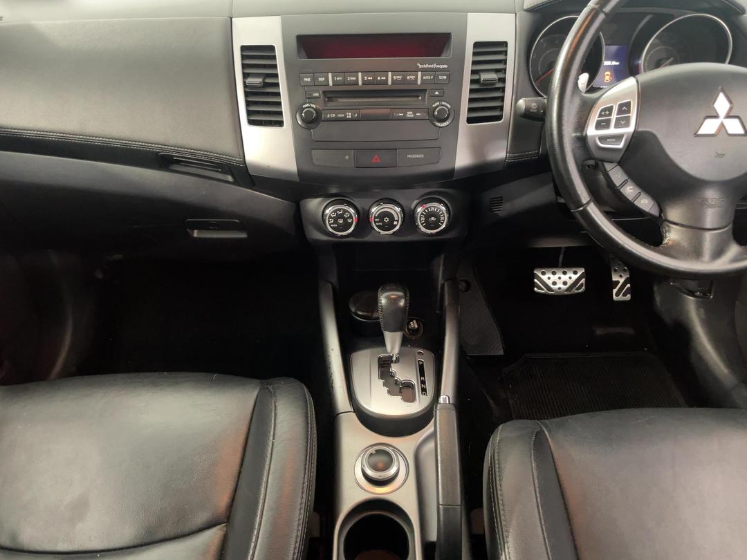 Photo '18' of Mitsubishi Outlander