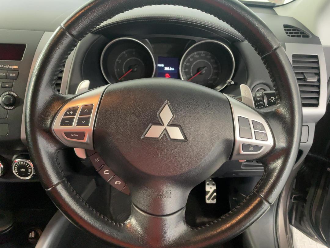 Photo '27' of Mitsubishi Outlander