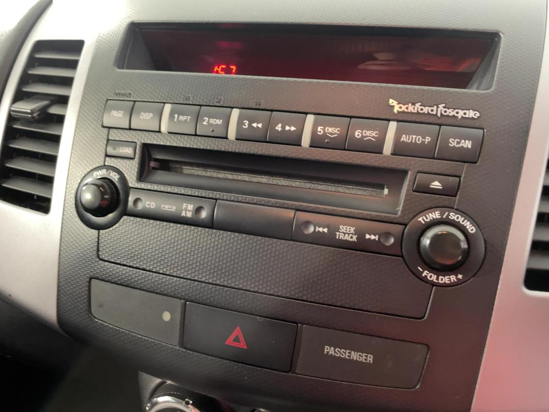 Photo '29' of Mitsubishi Outlander