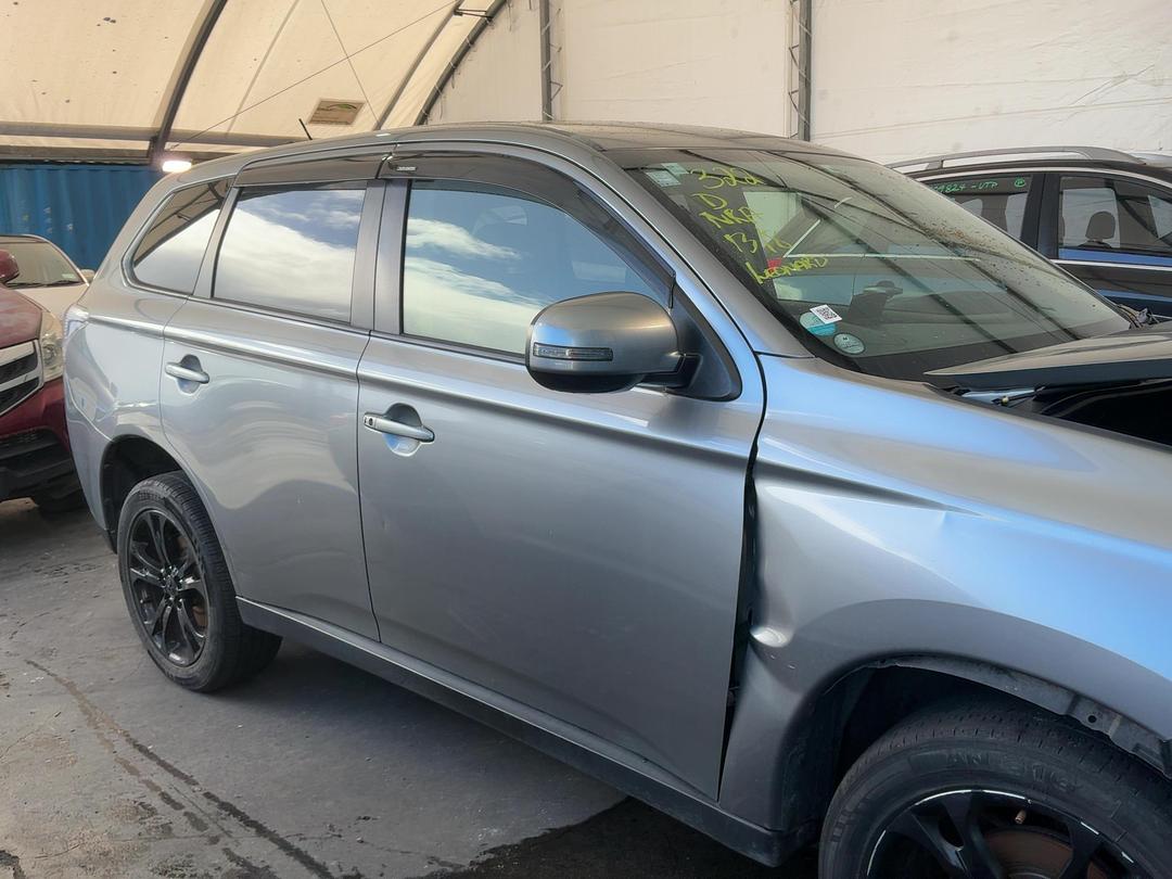 Photo '2' of Mitsubishi Outlander Photo '2' of Mitsubishi Outlander