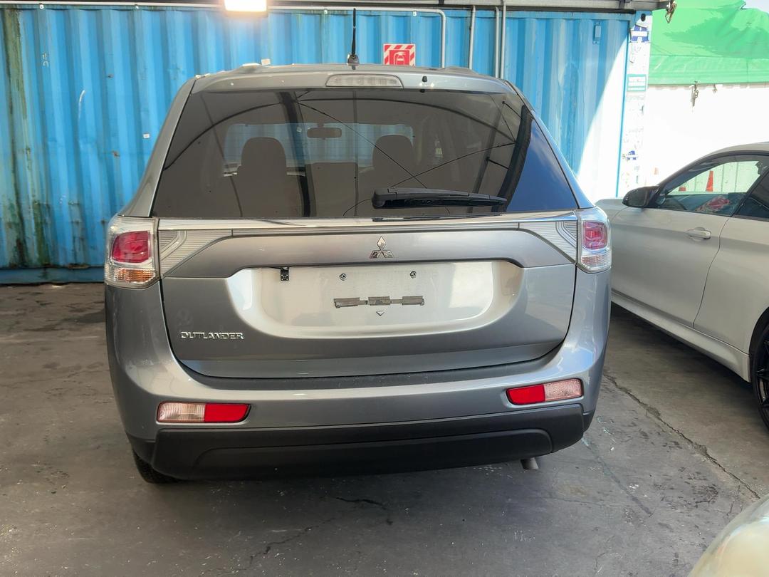 Photo '7' of Mitsubishi Outlander Photo '7' of Mitsubishi Outlander