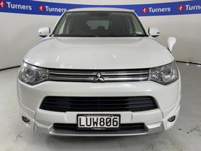 Photo '2' of Mitsubishi Outlander