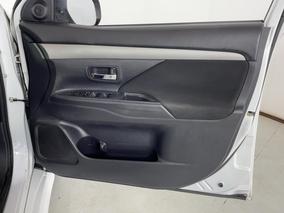 Photo '15' of Mitsubishi Outlander