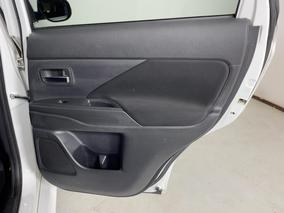 Photo '19' of Mitsubishi Outlander