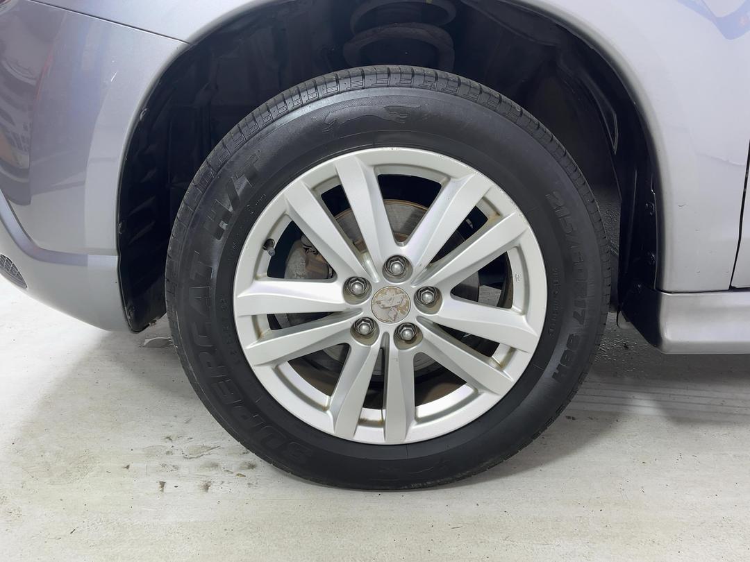 Photo '10' of Mitsubishi RVR