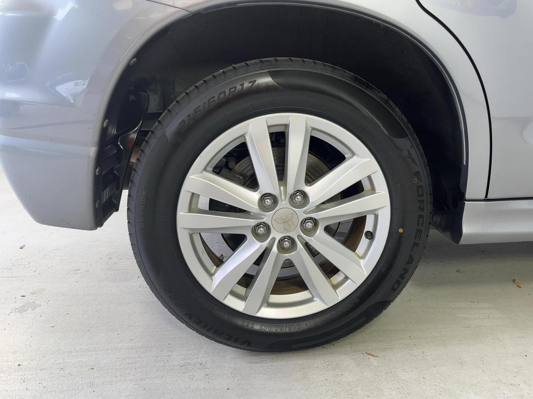Photo '12' of Mitsubishi RVR