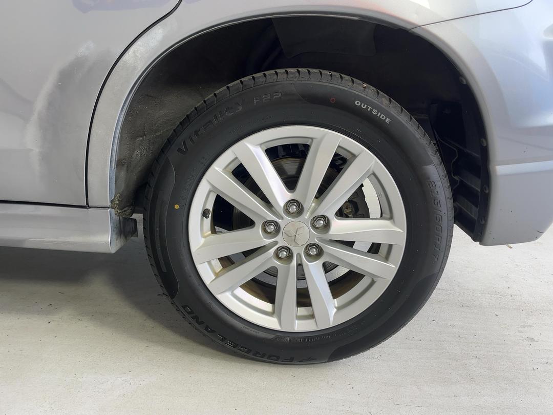 Photo '11' of Mitsubishi RVR