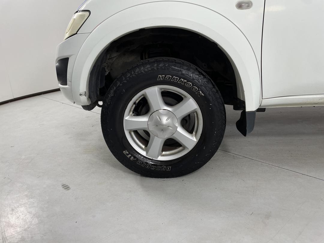 Photo '10' of Mitsubishi Triton