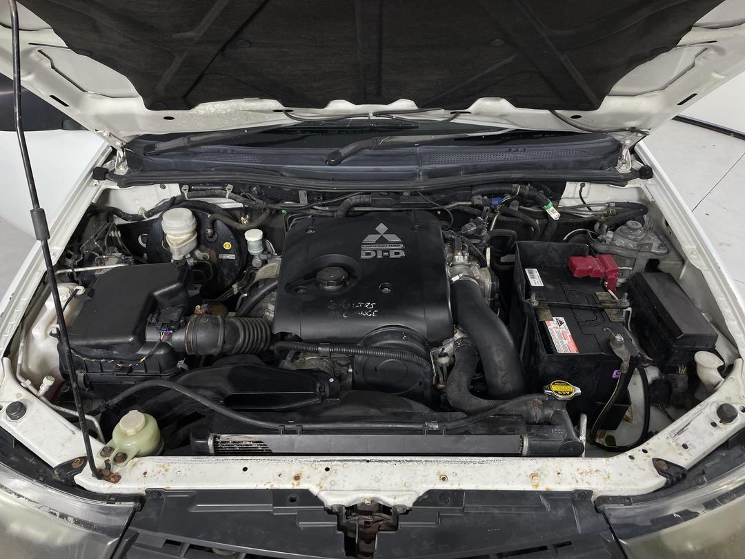 Photo '13' of Mitsubishi Triton