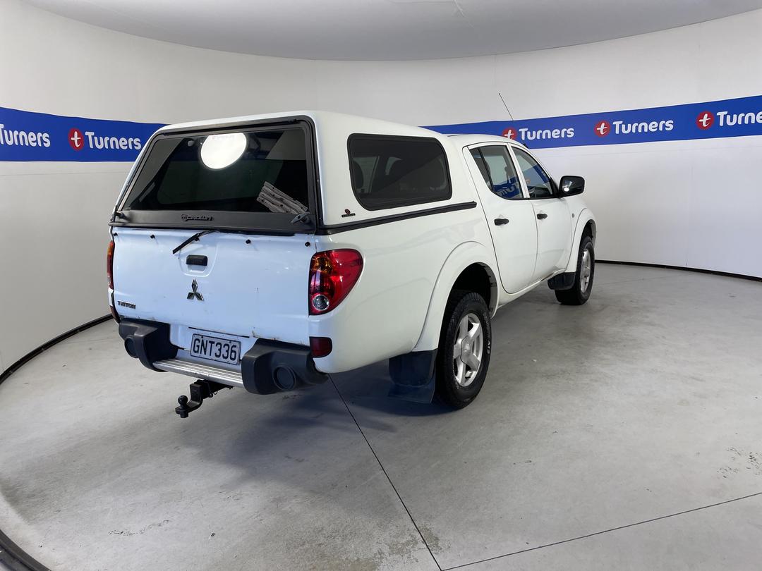 Photo '7' of Mitsubishi Triton