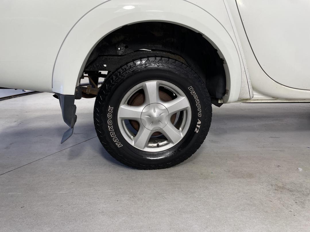 Photo '12' of Mitsubishi Triton