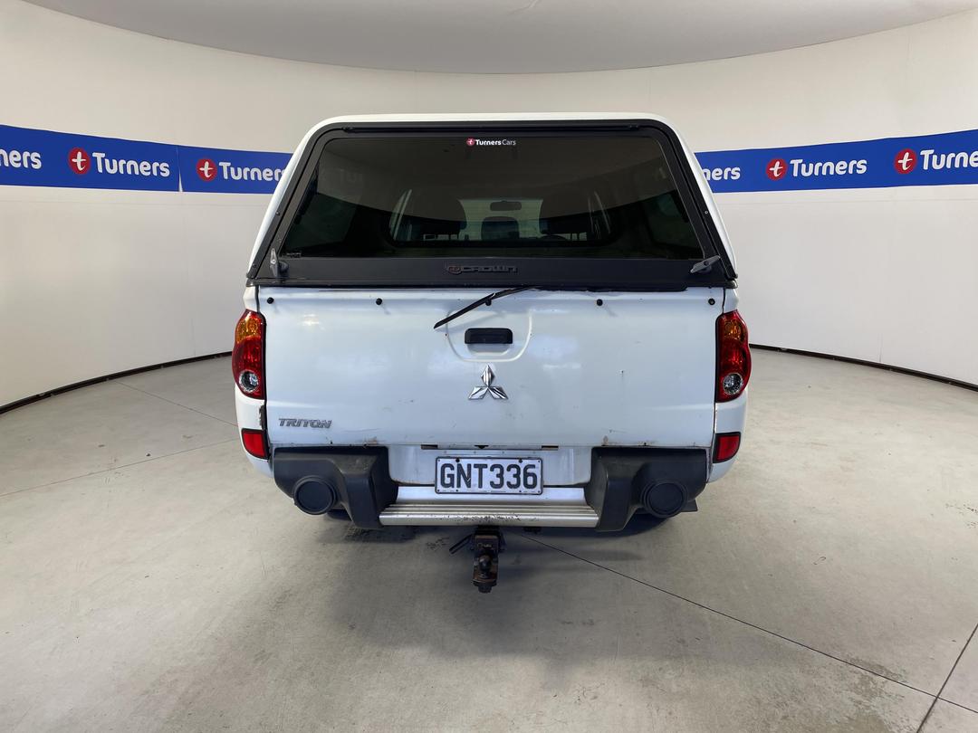 Photo '6' of Mitsubishi Triton