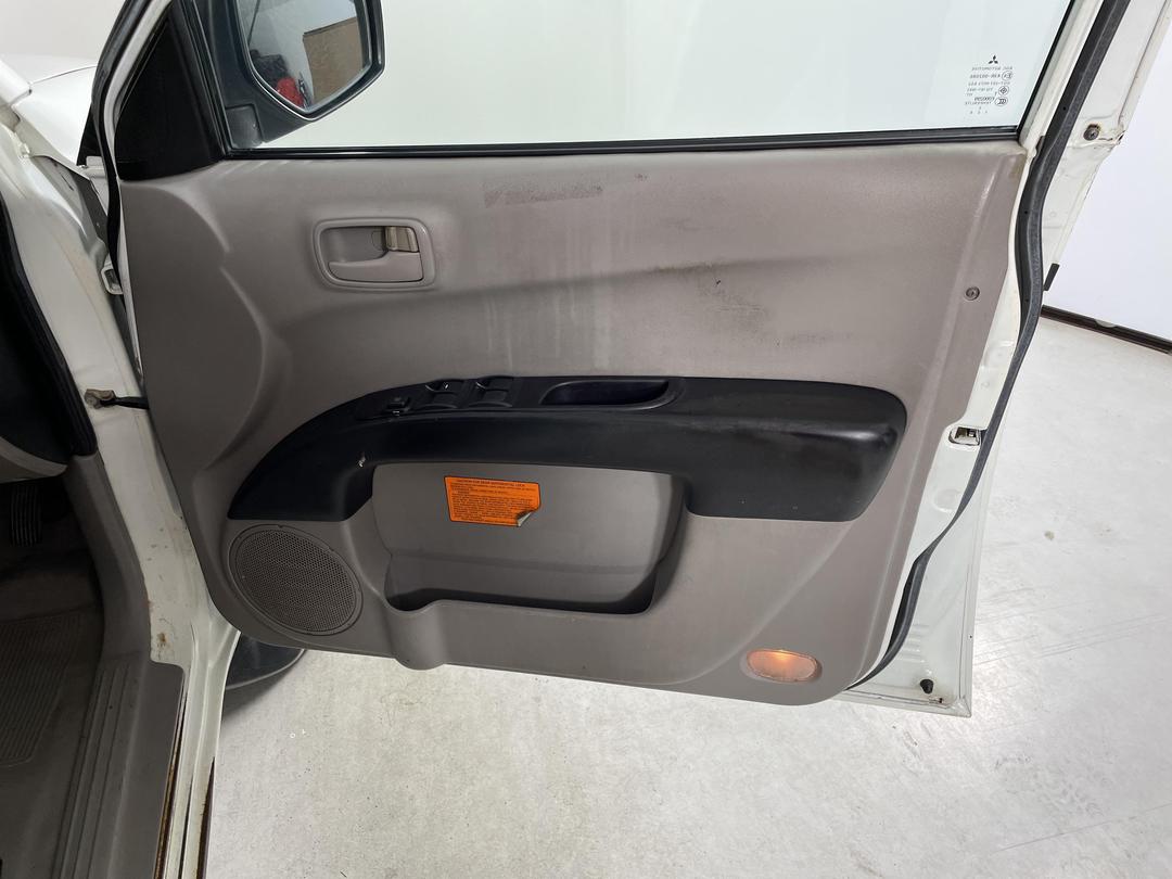 Photo '15' of Mitsubishi Triton