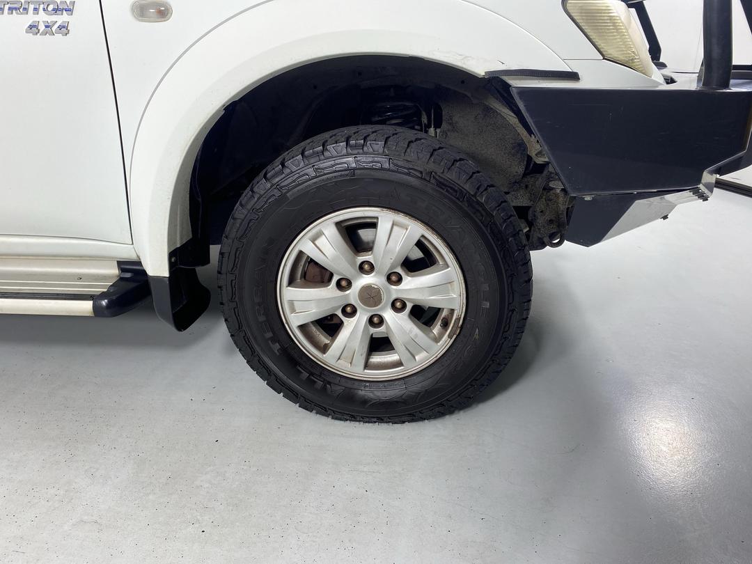 Photo '9' of Mitsubishi Triton