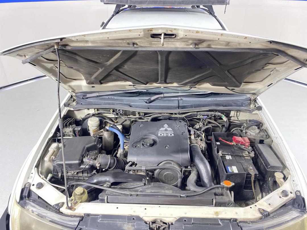 Photo '13' of Mitsubishi Triton