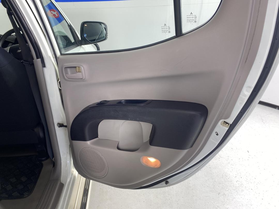 Photo '20' of Mitsubishi Triton