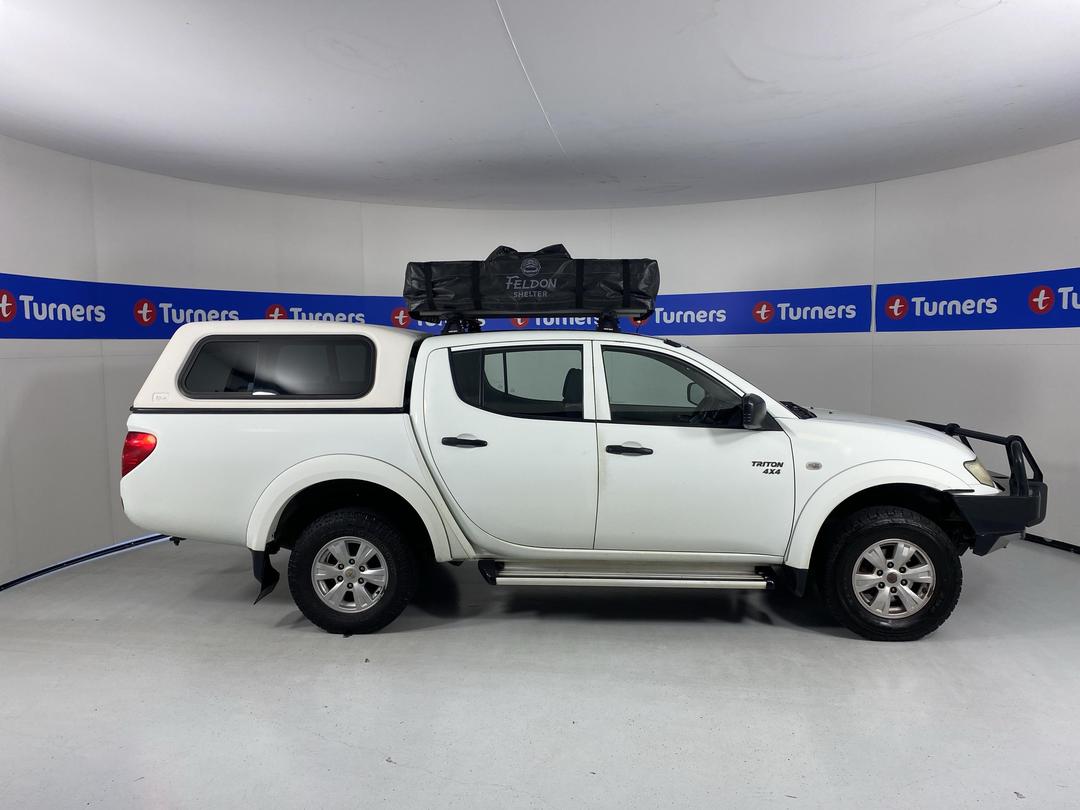 Photo '23' of Mitsubishi Triton