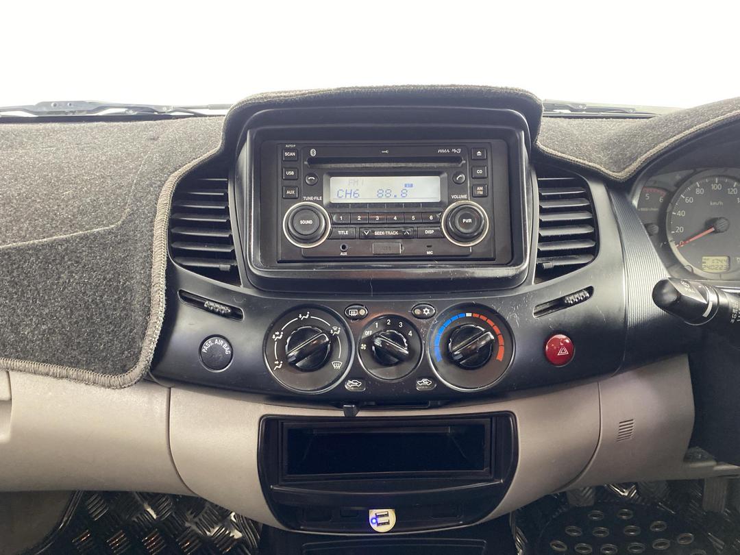 Photo '18' of Mitsubishi Triton