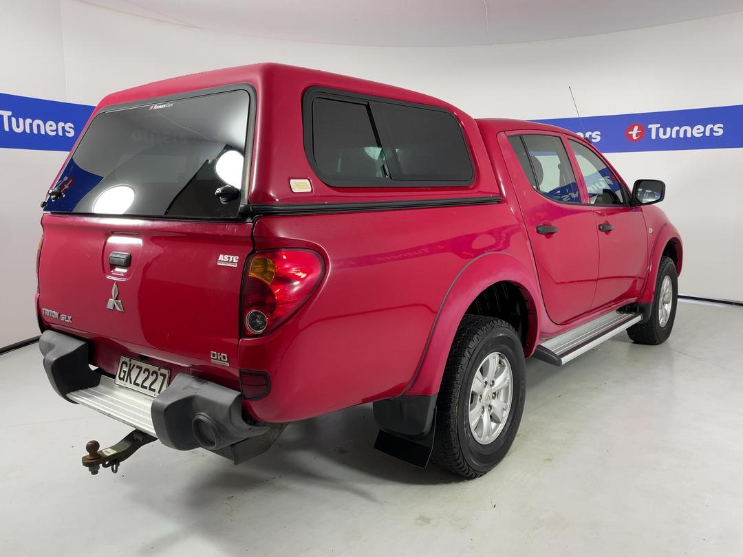 Photo '7' of Mitsubishi Triton