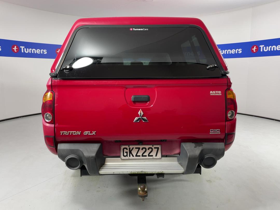 Photo '6' of Mitsubishi Triton