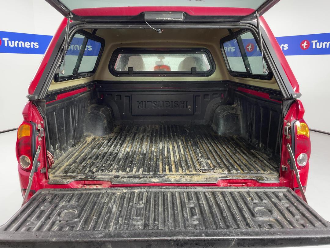 Photo '14' of Mitsubishi Triton