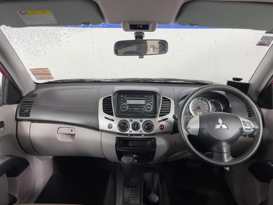 Photo '17' of Mitsubishi Triton