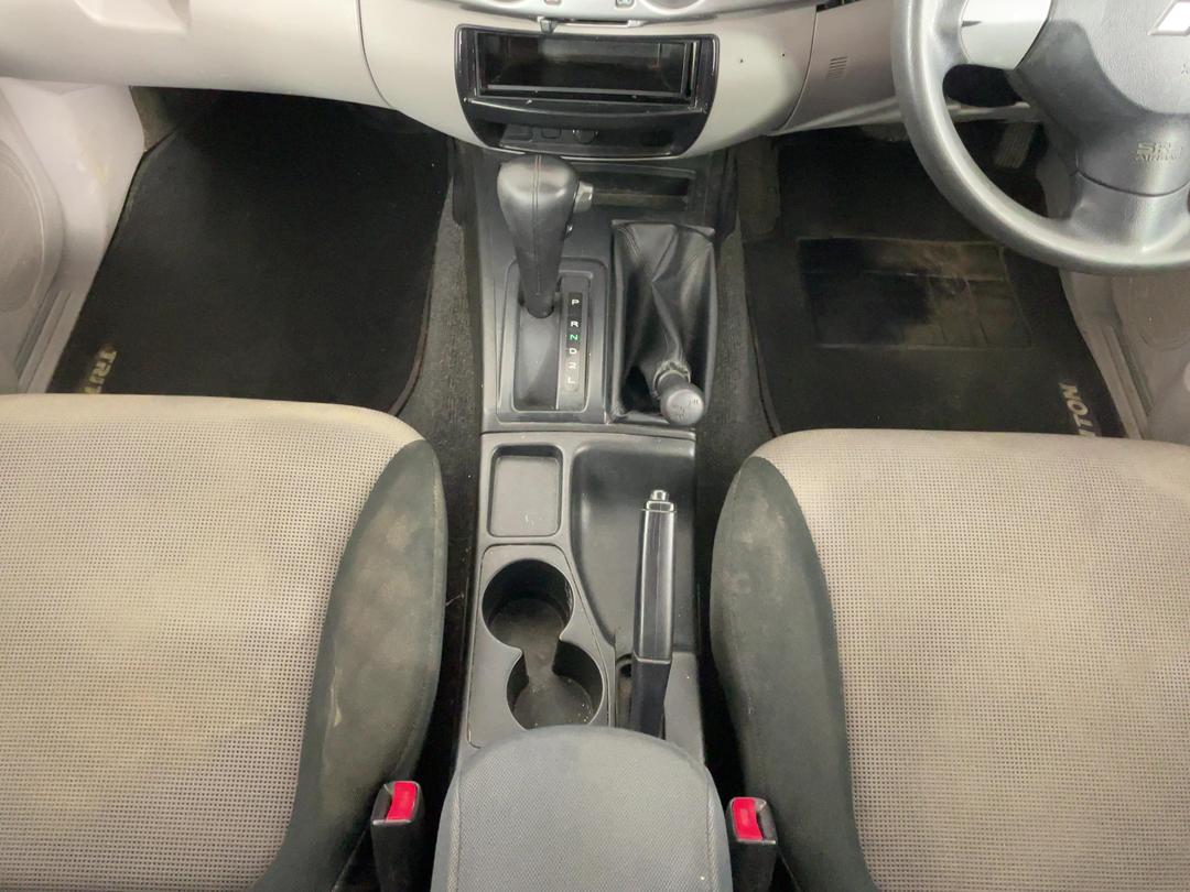 Photo '18' of Mitsubishi Triton