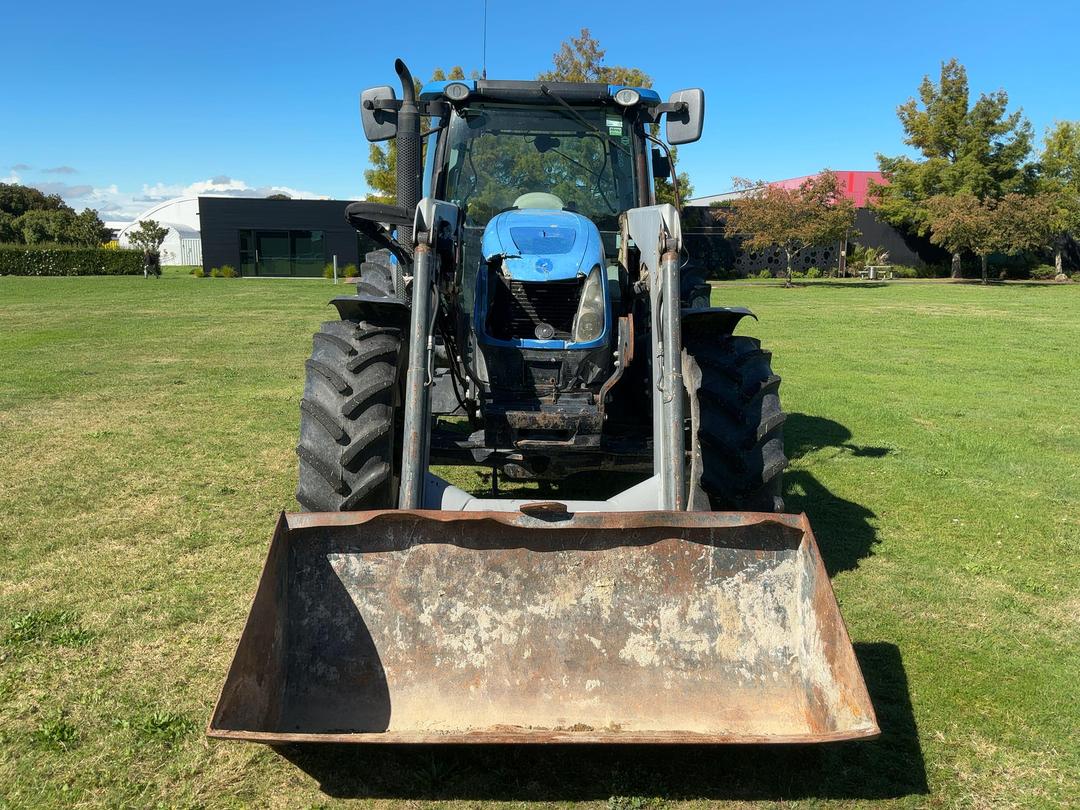 Photo '10' of NEW HOLLAND T6030 PLUS Tractor