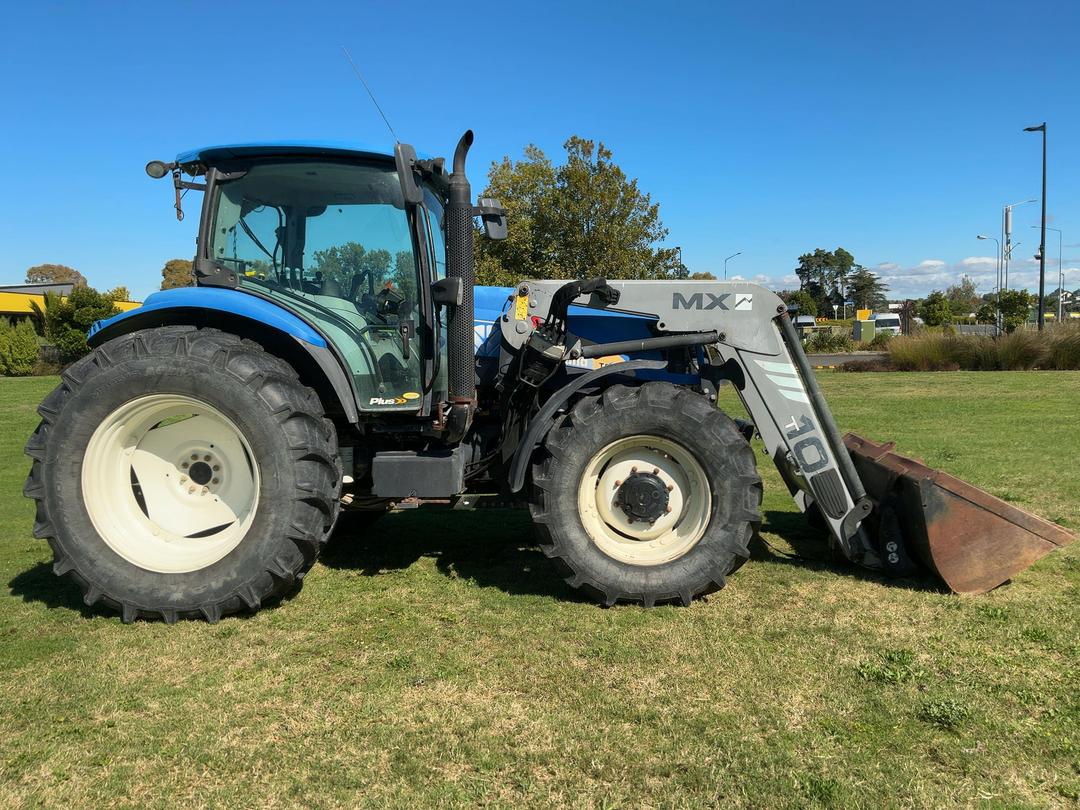 Photo '4' of NEW HOLLAND T6030 PLUS Tractor