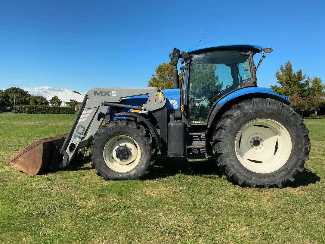 Photo '8' of NEW HOLLAND T6030 PLUS Tractor