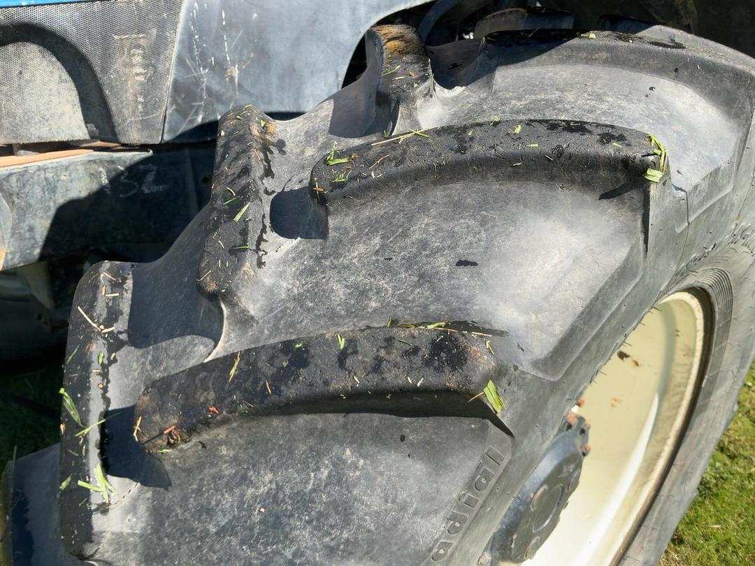 Photo '47' of NEW HOLLAND T6030 PLUS Tractor