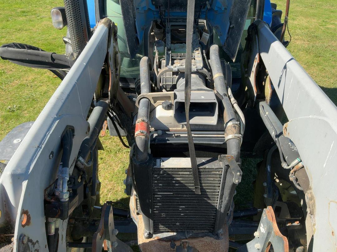 Photo '35' of NEW HOLLAND T6030 PLUS Tractor