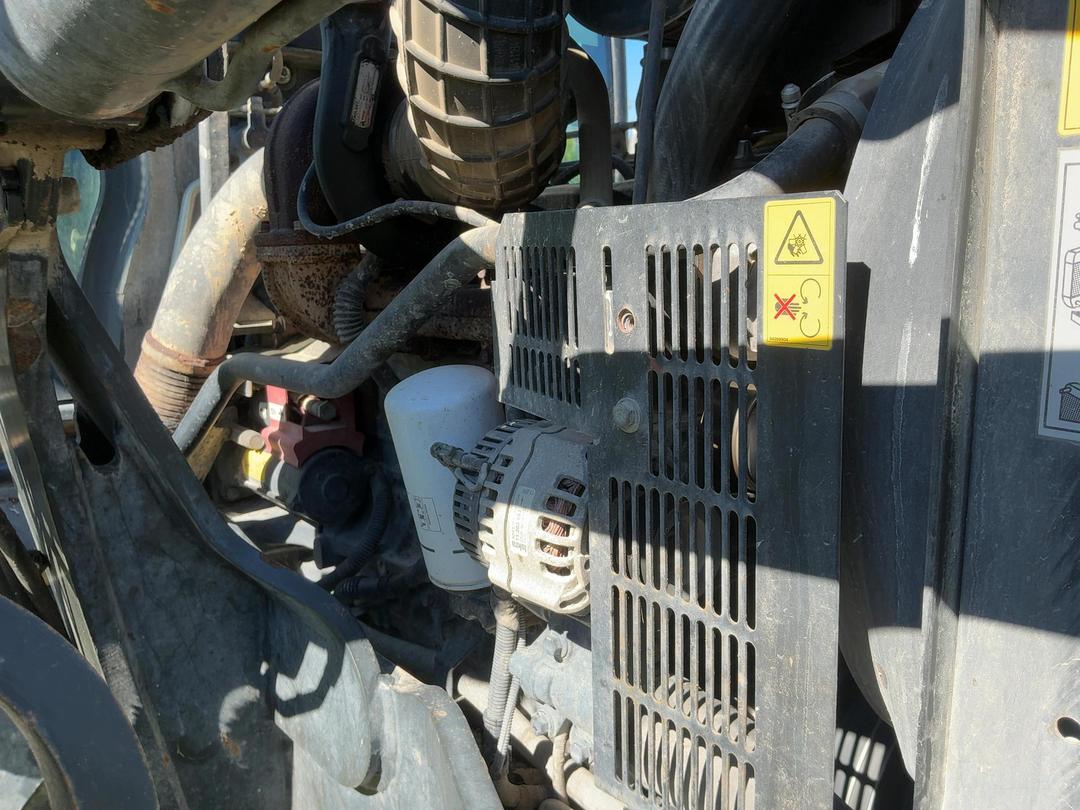 Photo '37' of NEW HOLLAND T6030 PLUS Tractor