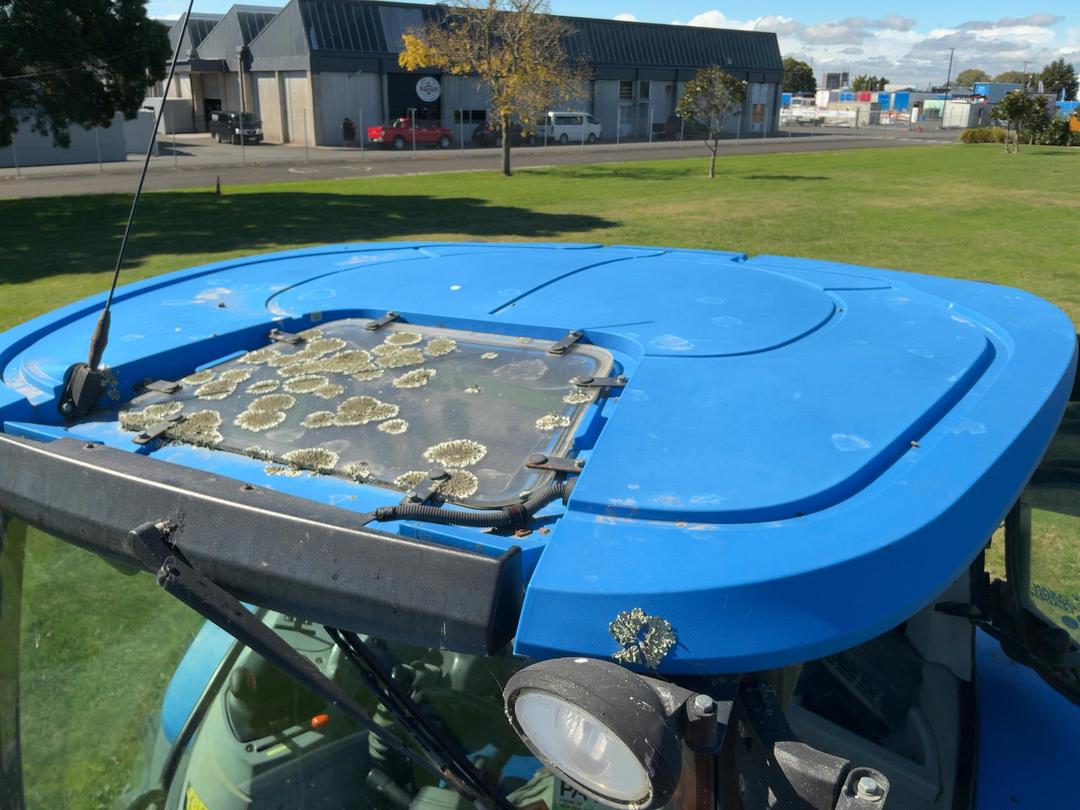 Photo '32' of NEW HOLLAND T6030 PLUS Tractor