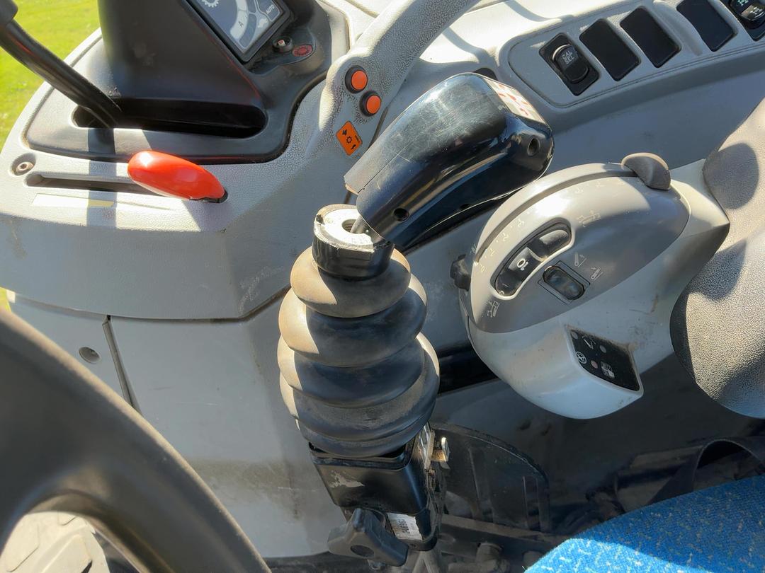 Photo '19' of NEW HOLLAND T6030 PLUS Tractor