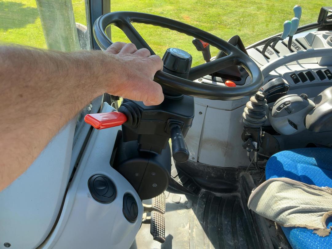 Photo '16' of NEW HOLLAND T6030 PLUS Tractor