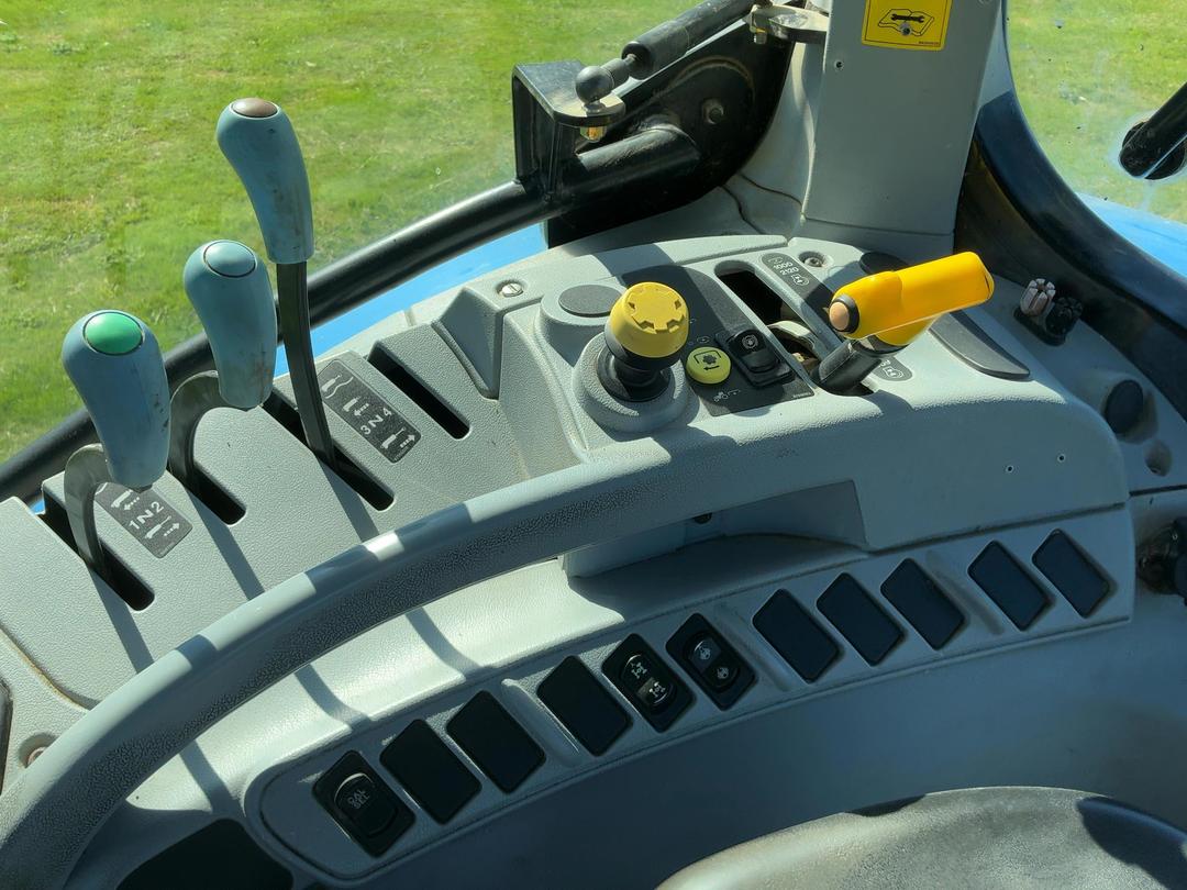 Photo '23' of NEW HOLLAND T6030 PLUS Tractor