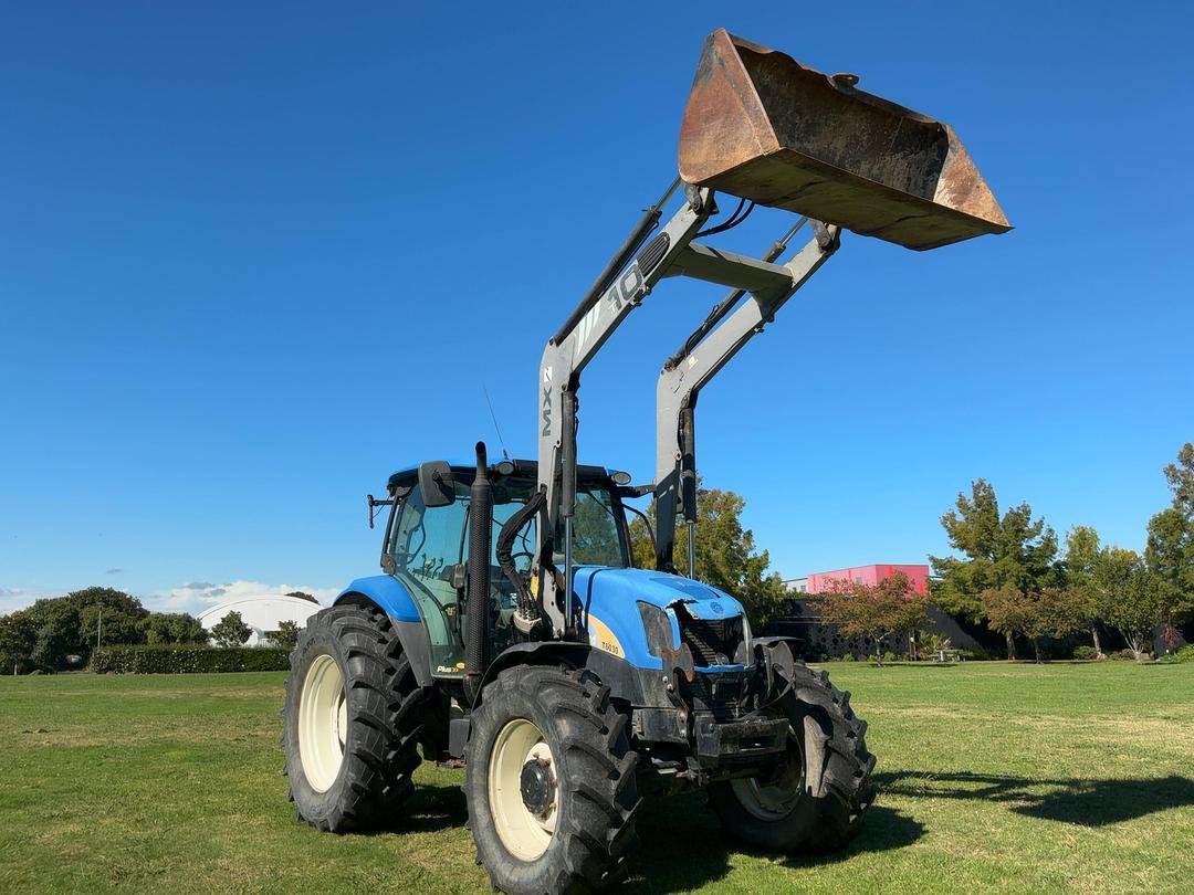 Photo '3' of NEW HOLLAND T6030 PLUS Tractor