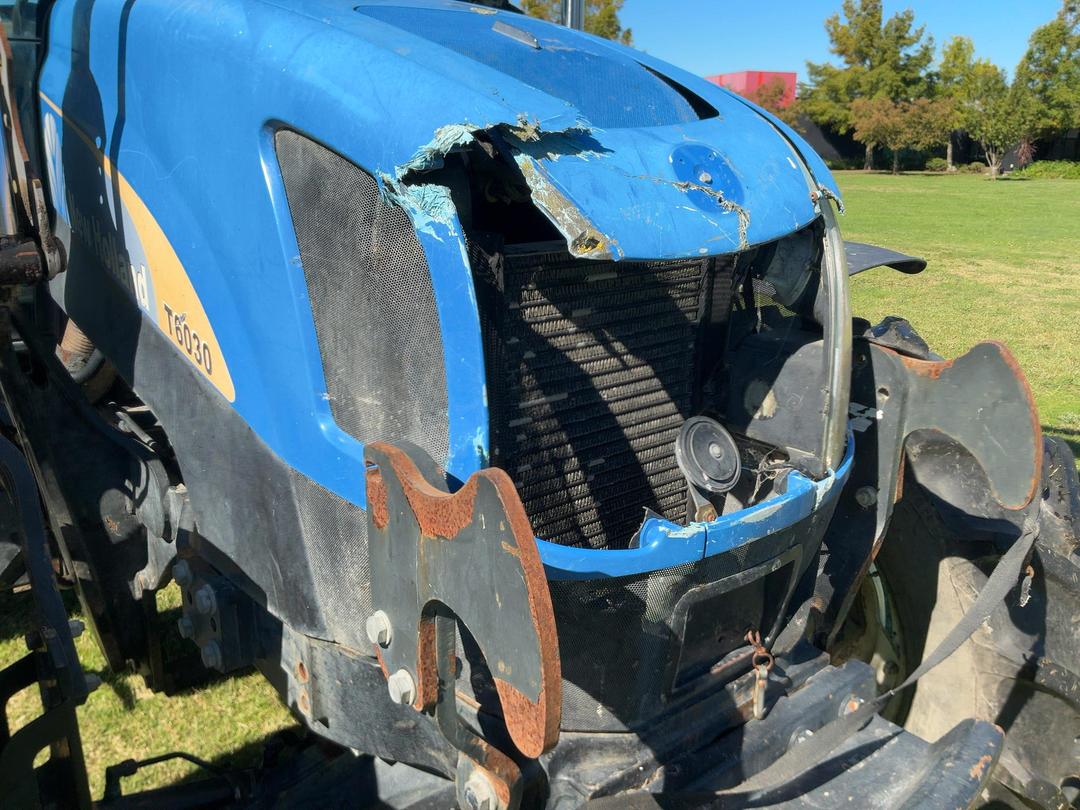 Photo '31' of NEW HOLLAND T6030 PLUS Tractor