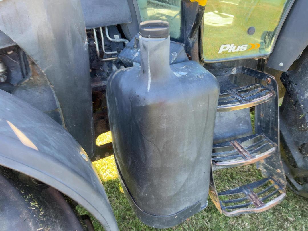 Photo '42' of NEW HOLLAND T6030 PLUS Tractor