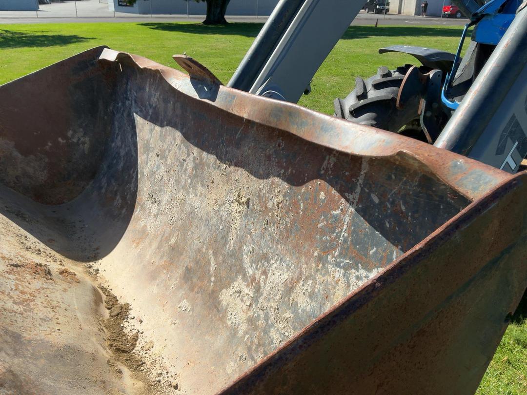 Photo '12' of NEW HOLLAND T6030 PLUS Tractor