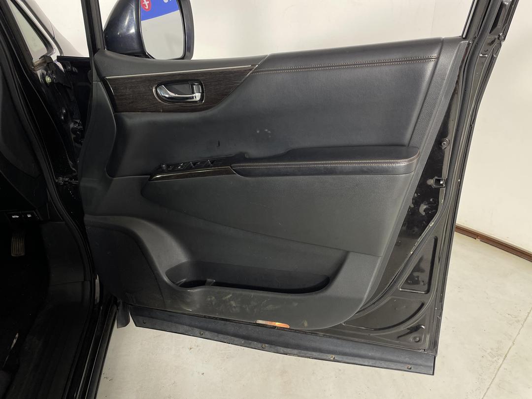 Photo '15' of Nissan Elgrand