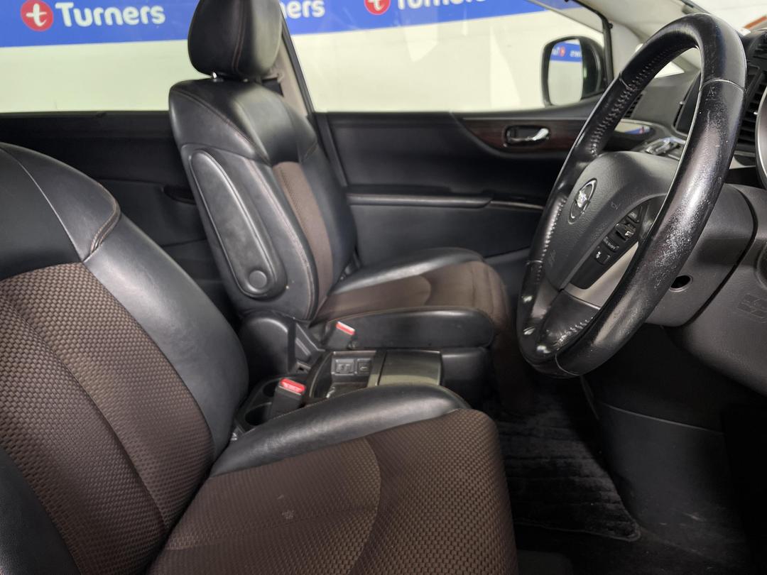 Photo '16' of Nissan Elgrand