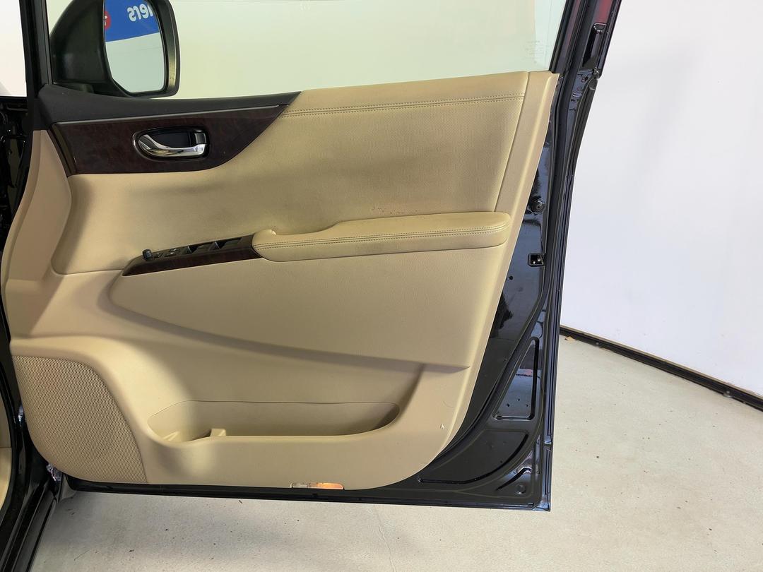 Photo '15' of Nissan Elgrand