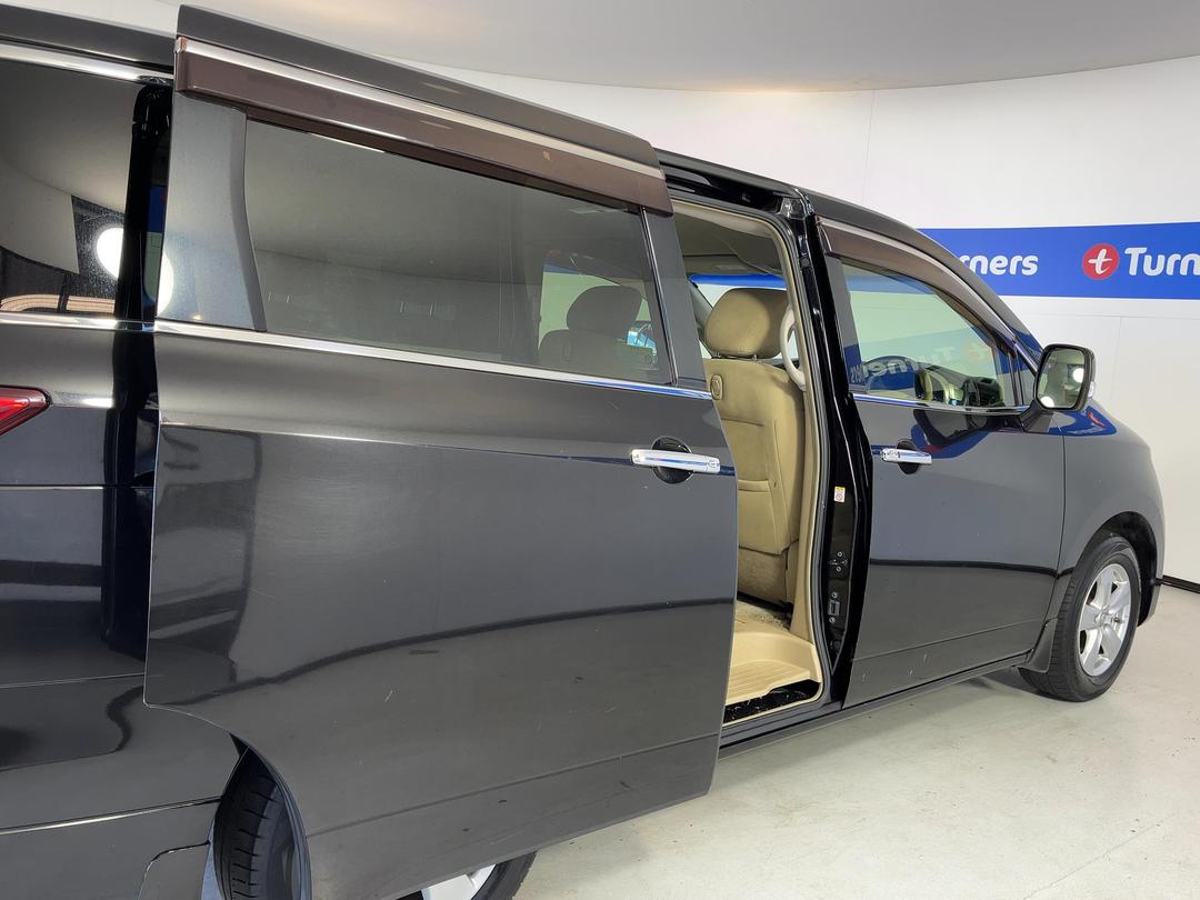 Photo '19' of Nissan Elgrand