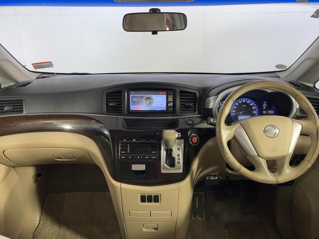 Photo '17' of Nissan Elgrand