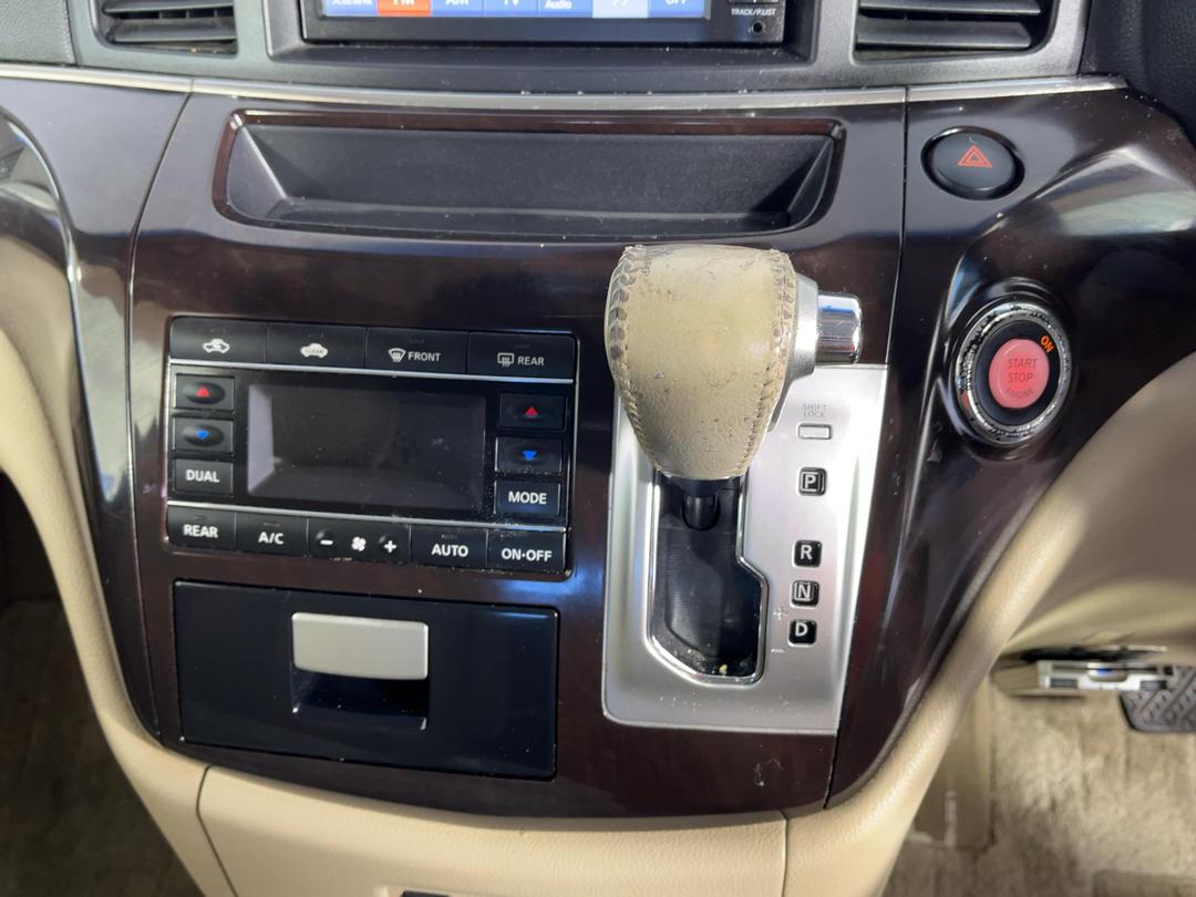 Photo '18' of Nissan Elgrand