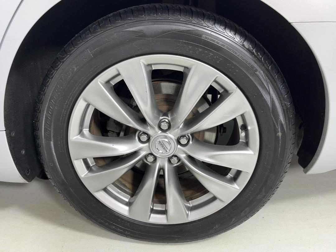 Photo '11' of Nissan Fuga
